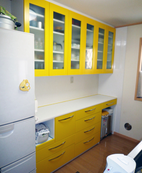 黄色いキッチン収納 イメージ